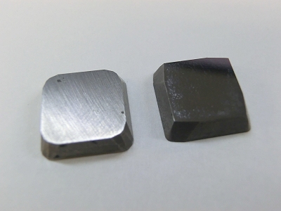 サーメット(左)と超硬(右)